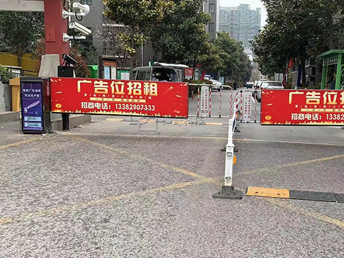 泗陽(yáng)廣告拉布伸縮閘案例